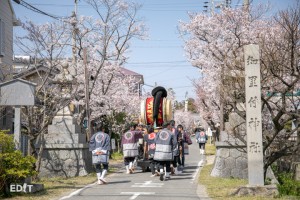 祭りの準備をしている様子