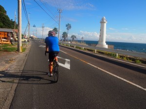 南へ進んでいくと右手に見えてくるのが 美浜町の野間灯台