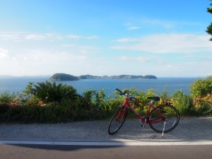 自転車旅行の記念撮影は、海沿いがGOOD